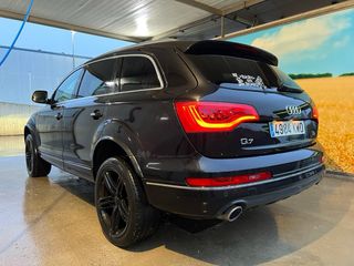 Audi Q7 V8