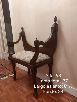 Banquillo de nogal con tapizado multicolor