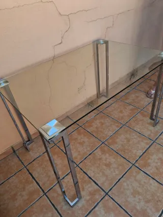 Mesa de cristal y metal para salón
