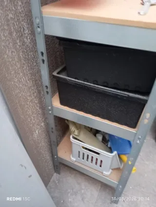 Banco de trabajo con panel perforado