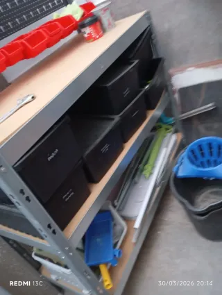 Banco de trabajo con panel perforado