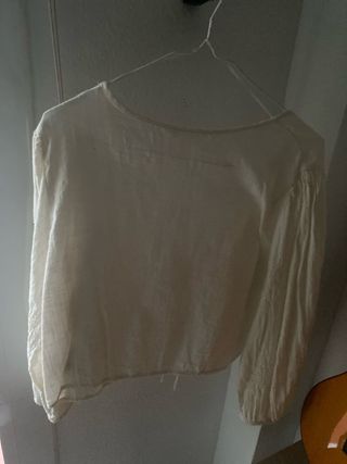 Blusita beige con pedrería