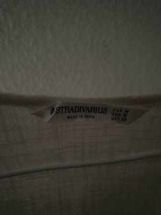 Blusita beige con pedrería