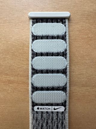 Apple Watch X Nike 41mm. Summit White/Black Loop