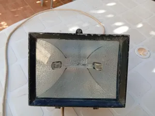 Proyector exterior negro y beige