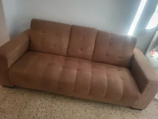 Sofá marrón de tela
