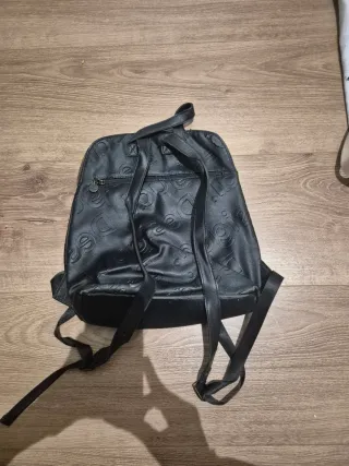 Bolso Mochila Negro Desigual con Logo Repetido