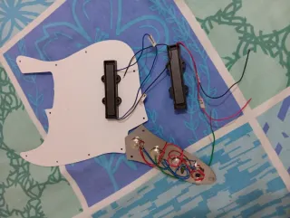 Pastillas y electrónica Jazz Bass