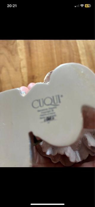 Muñeca cuqui con libros y manzana