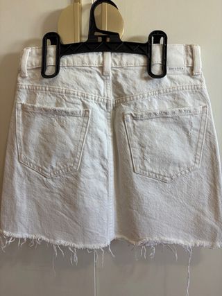 Falda vaquera blanca Bershka