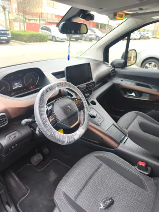 Limpieza integral de coches, motos y furgonetas