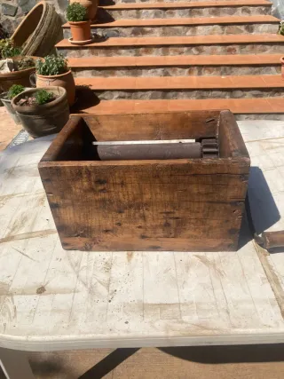 Antigua secadora de ropa de madera