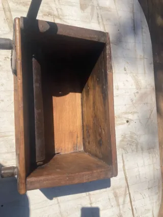 Antigua secadora de ropa de madera