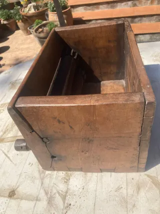 Antigua secadora de ropa de madera