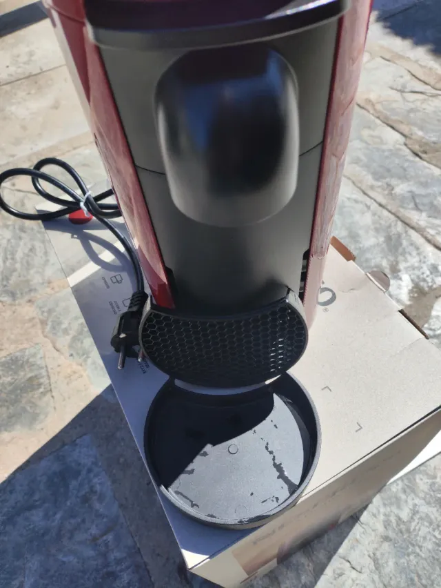 Cafetera Nespresso Roja vertuoplus cherry red