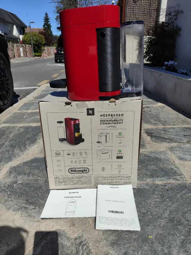 Cafetera Nespresso Roja vertuoplus cherry red