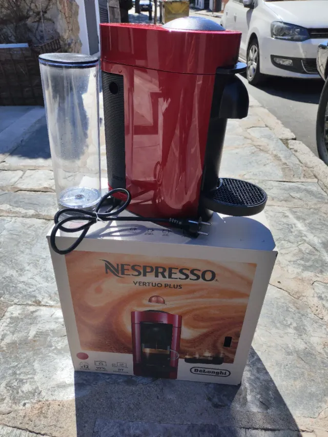 Cafetera Nespresso Roja vertuoplus cherry red