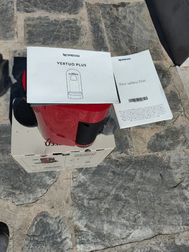 Cafetera Nespresso Roja vertuoplus cherry red