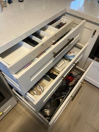Muebles de cocina Ikea Savedal y encimera cuarzo
