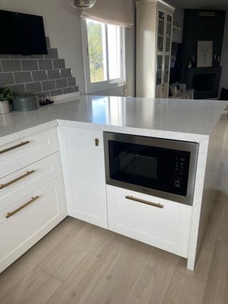 Muebles de cocina Ikea Savedal y encimera cuarzo
