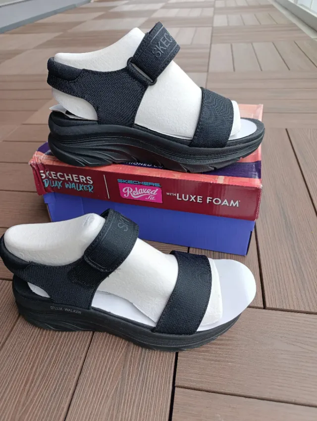 Sandalias Skechers D'Lux Walker Negras