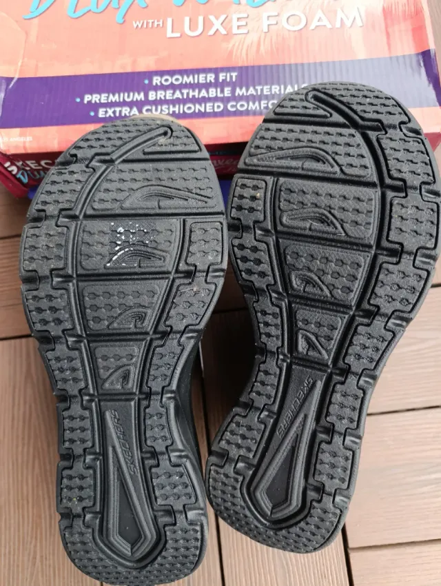 Sandalias Skechers D'Lux Walker Negras