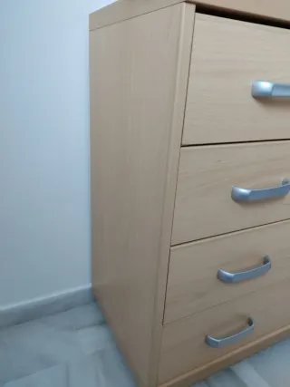 Cómoda baja de madera y metal