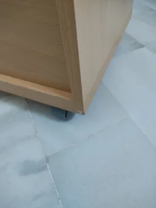 Cómoda baja de madera y metal