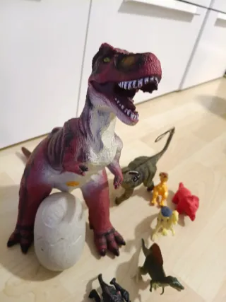 Lote de dinosaurios de juguete