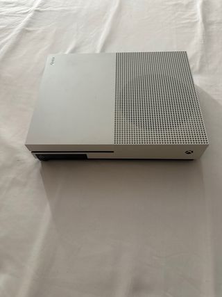 Xbox One S 1TB + Mando + 3 Juegos COMO NUEVOS