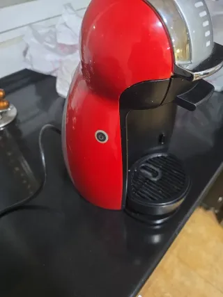 Cafetera Dolce Gusto Roja