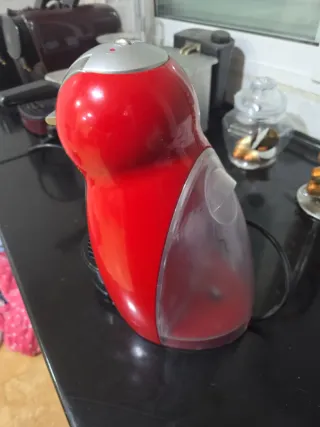 Cafetera Dolce Gusto Roja