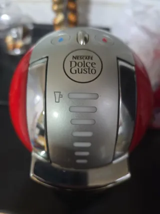 Cafetera Dolce Gusto Roja