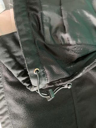 Chaqueta cortavientos negra