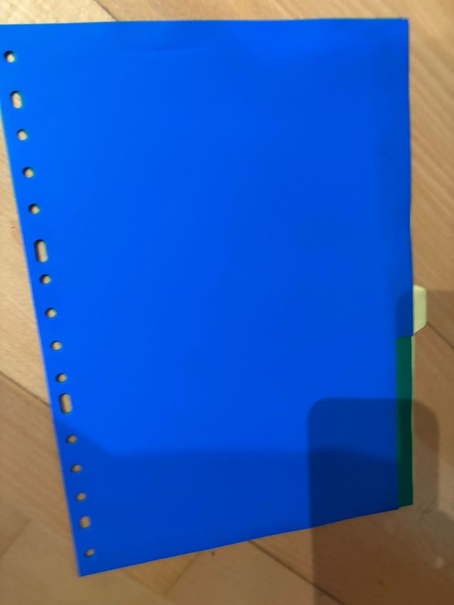 70 separadores de plástico para archivador.