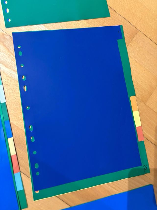 70 separadores de plástico para archivador.