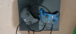 Xbox One funzionante, 2 controller