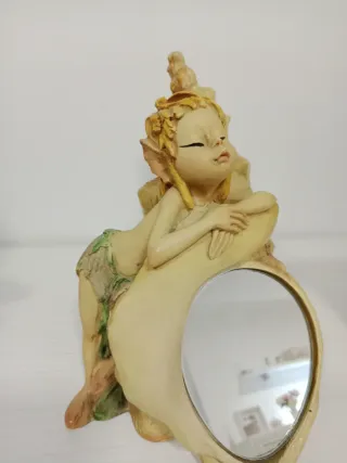 Figura Hada con Espejo