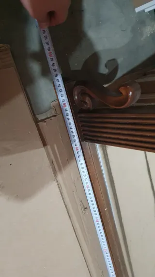 Espejo de madera con marco curvo