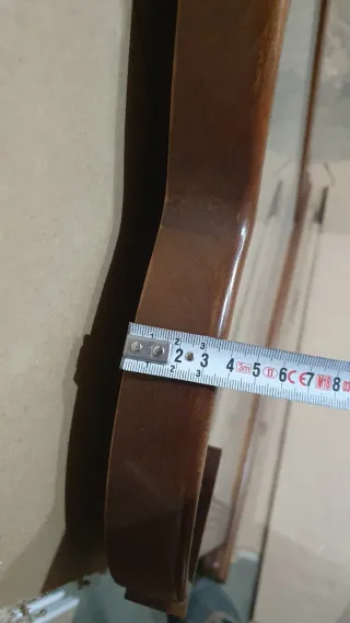 Espejo de madera con marco curvo