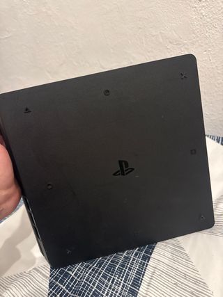 PS4 500GB Negra + Mando y Cables