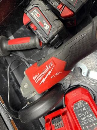 Amoladora angular radial M18 FUEL 125mm, dos bater