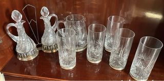 Licorera y 6 vasos de cristal base plata