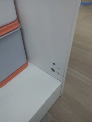 Armario gris y blanco