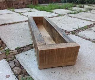 Jardinera / Centro de Mesa. Artesanal. De Madera.