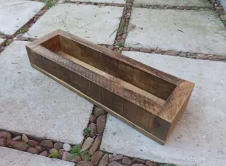 Jardinera / Centro de Mesa. Artesanal. De Madera.