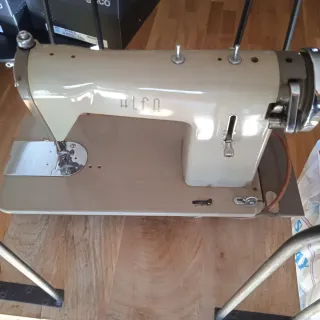 Máquina de coser Alfa con mesa