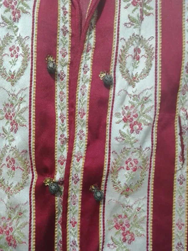 Chaleco Regional Dorado y Rojo