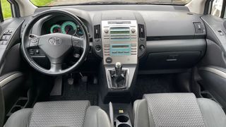 Impecable Toyota Corolla Verso 7 plazas 136cv