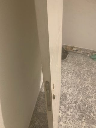 Puerta blanca moderna